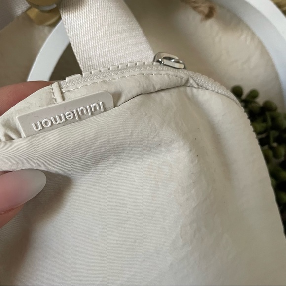 Lululemon 1L belt bag - Picture 3 of 8